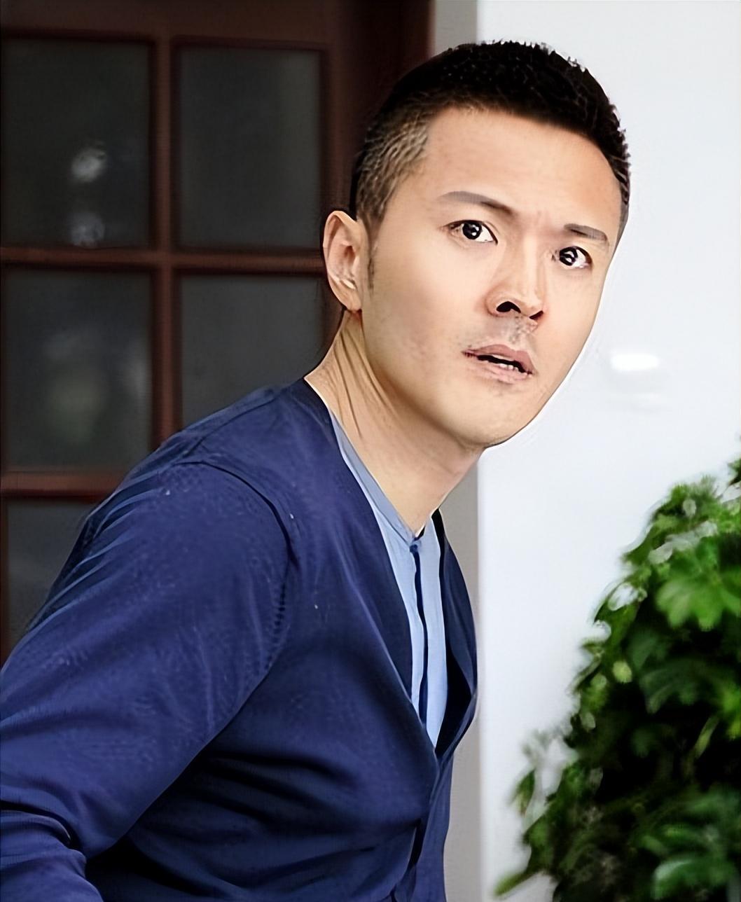 于小伟:从高圆圆到完满人生 于小伟是深受叔圈女性喜爱的男神,曾与