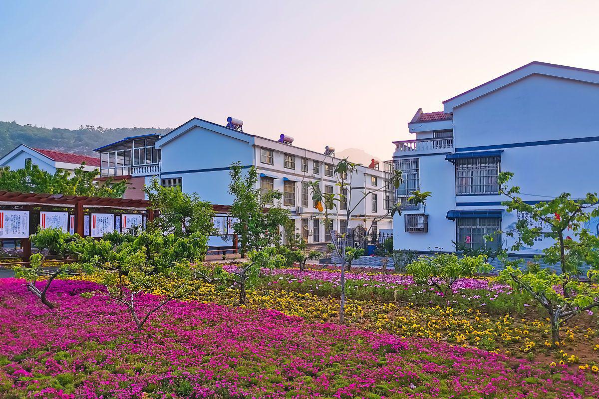 花园村:邵钦祥的财富密码 花园村位于浙江省东阳市,邵钦祥是村书记