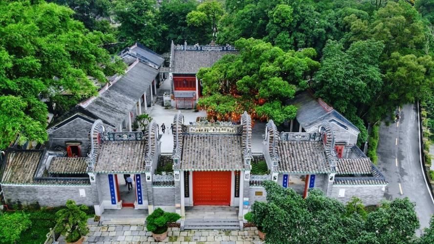 在广东省中部偏西的新兴县,隐藏着一座千年古刹——国恩寺