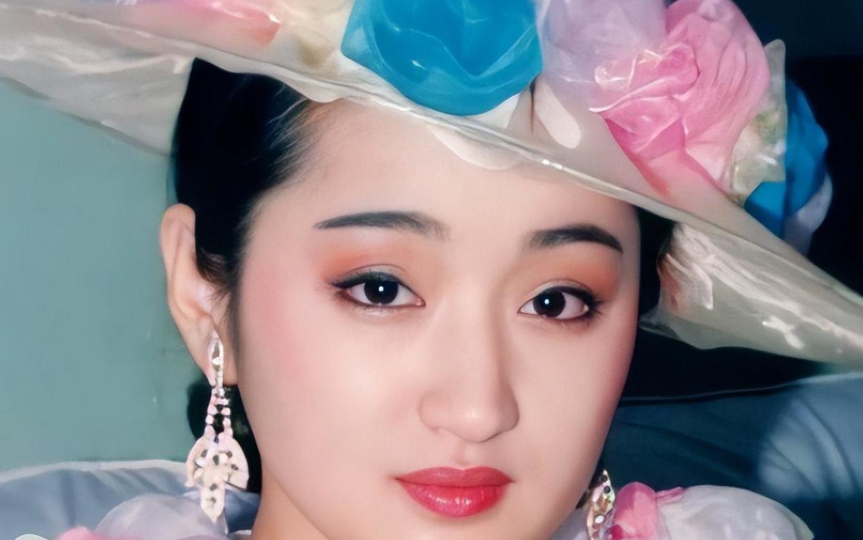 杨钰莹:人生赢家 杨钰莹的音乐成就和美丽形象为她带来了追求者,但她