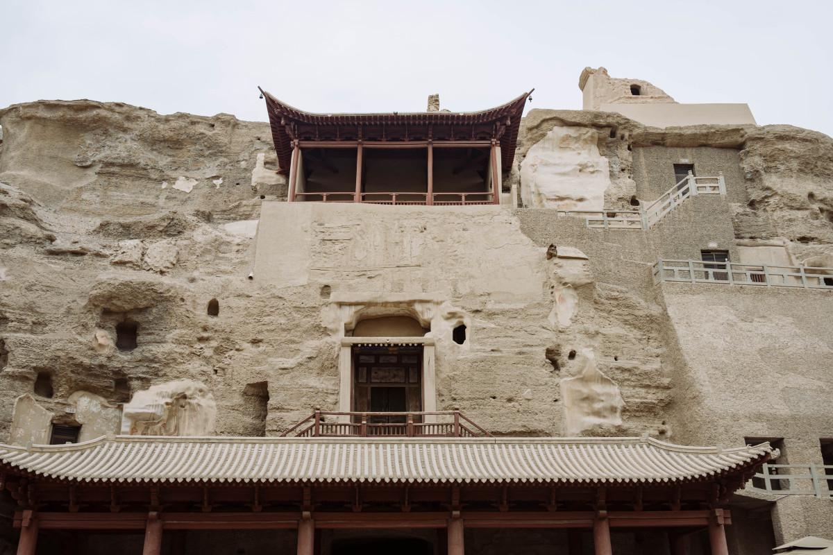 敦煌石窟:世界文化遗产中的瑰宝 敦煌石窟始建于前秦时期.