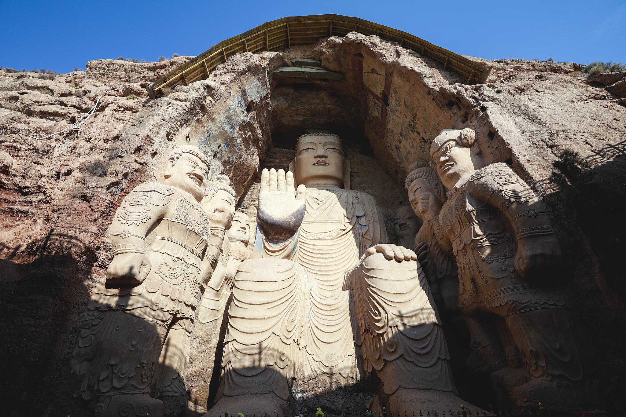 敦煌石窟:世界文化遗产中的瑰宝 敦煌石窟始建于前秦时期.