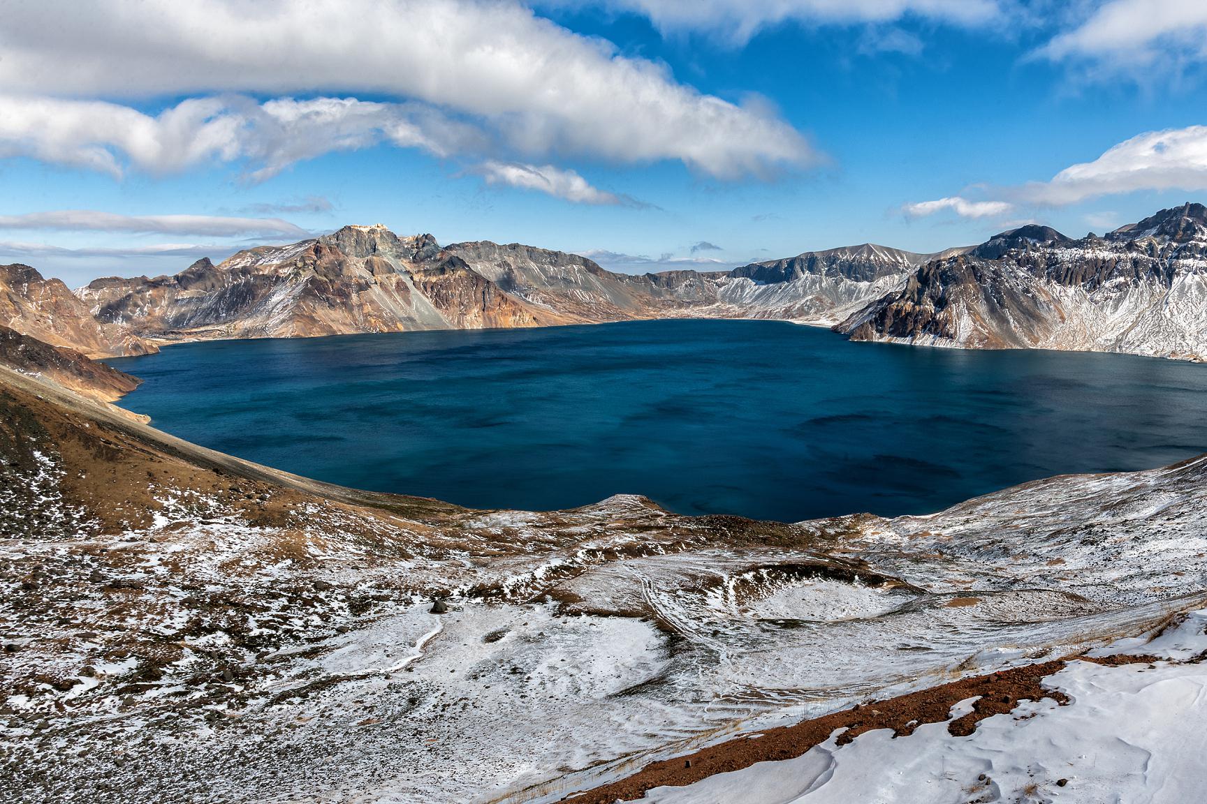 冬天的长白山,值得一去 冬天的长白山,是一处不可多得的赏雪,玩雪的