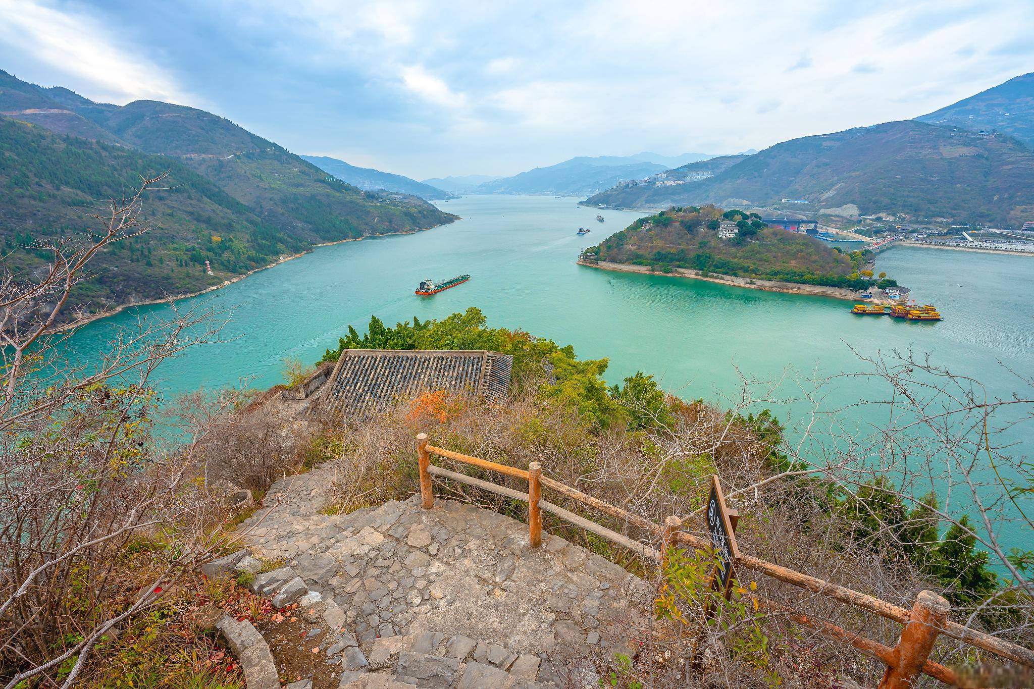 白帝城,历史悠久的古城 白帝城,一座历史悠久的古城,位于重庆市奉节县