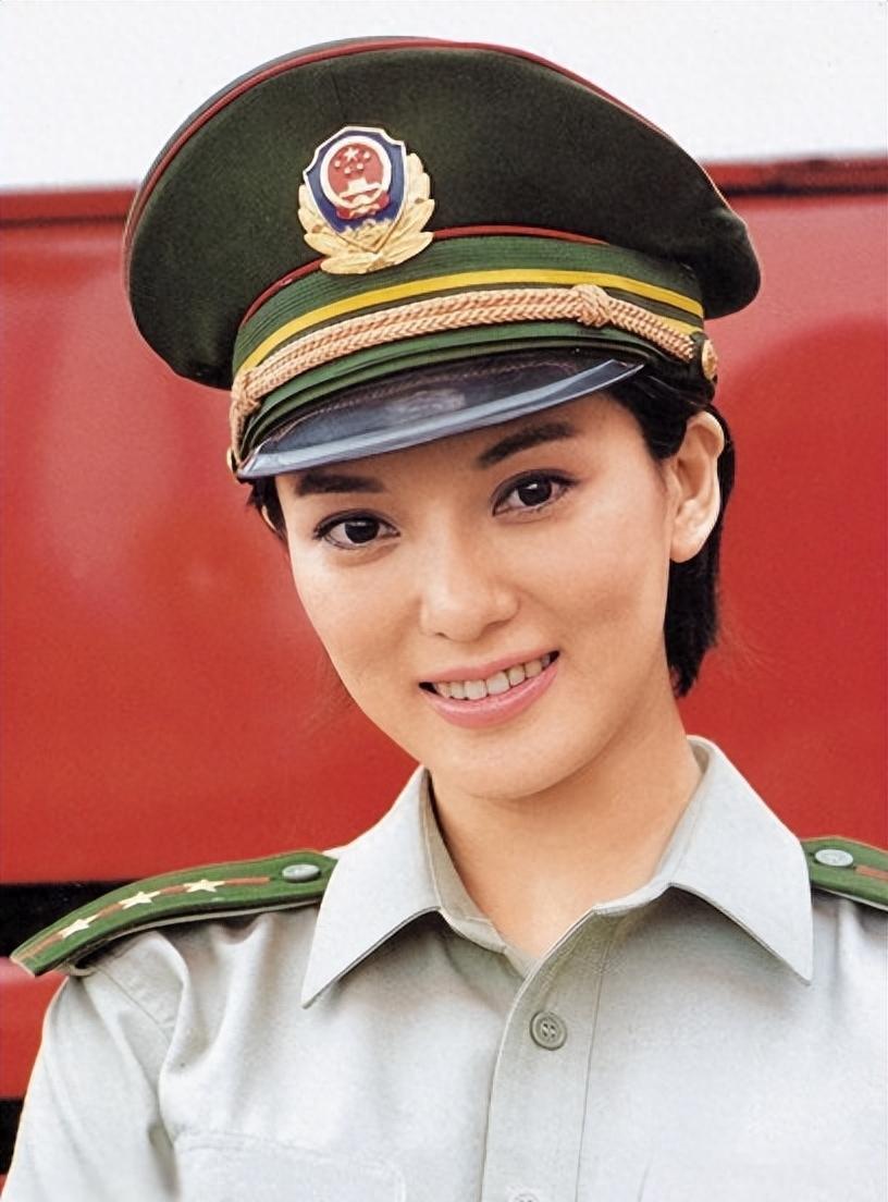 彭丹:从艳星到研究院院长 彭丹,从舞蹈学院起步,到赴美发展,再到成为