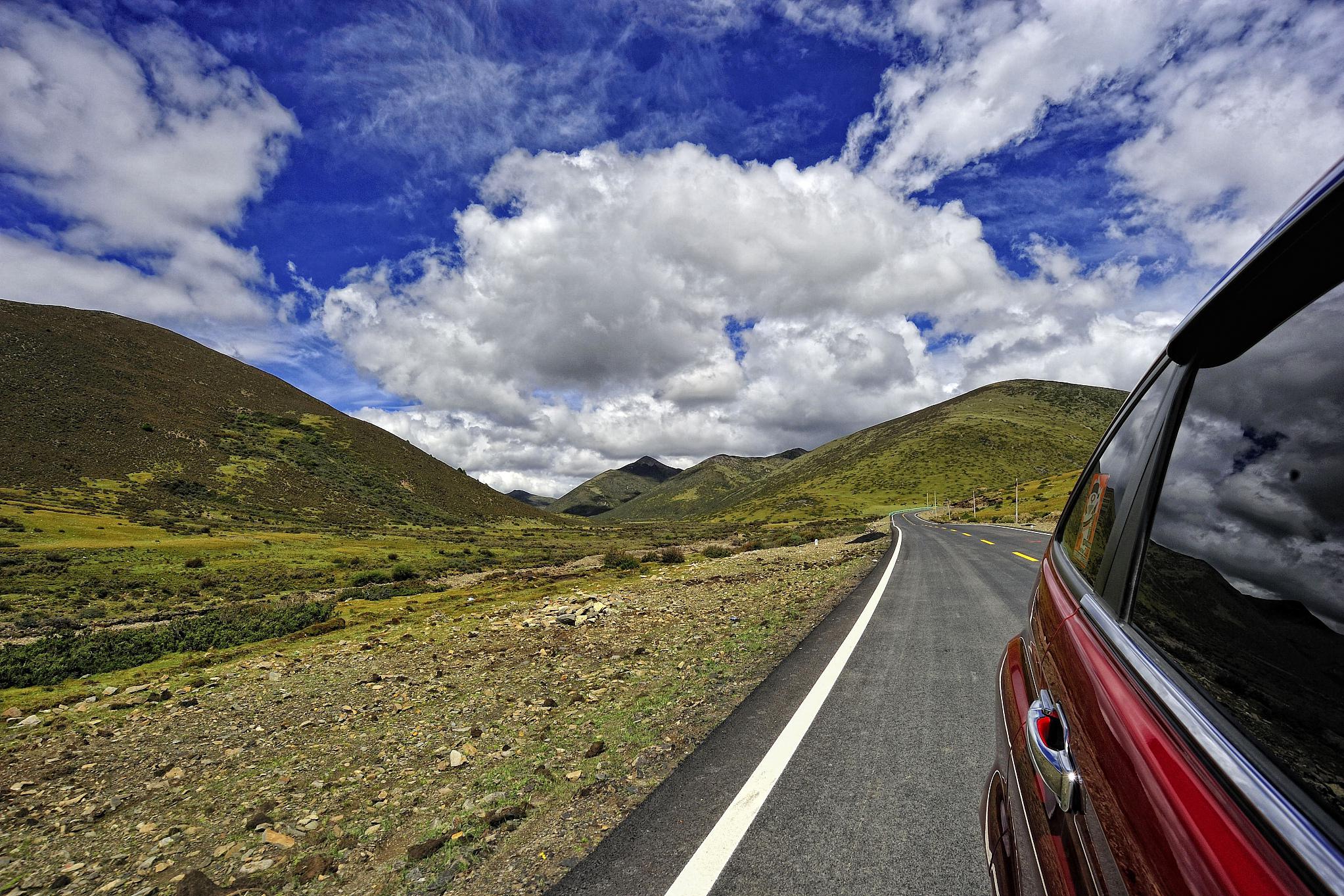旅游攻略 康定是四川甘孜藏族自治州的首府,位于川藏公路318国道旁,是