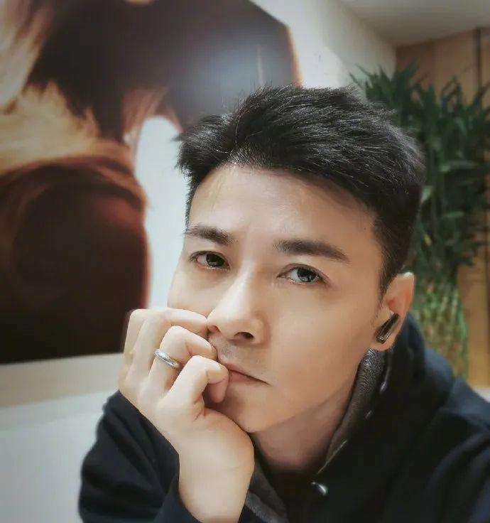 张晋:披荆斩棘的哥哥 张晋,看似高冷帅哥,实则是个地道的重庆娃.