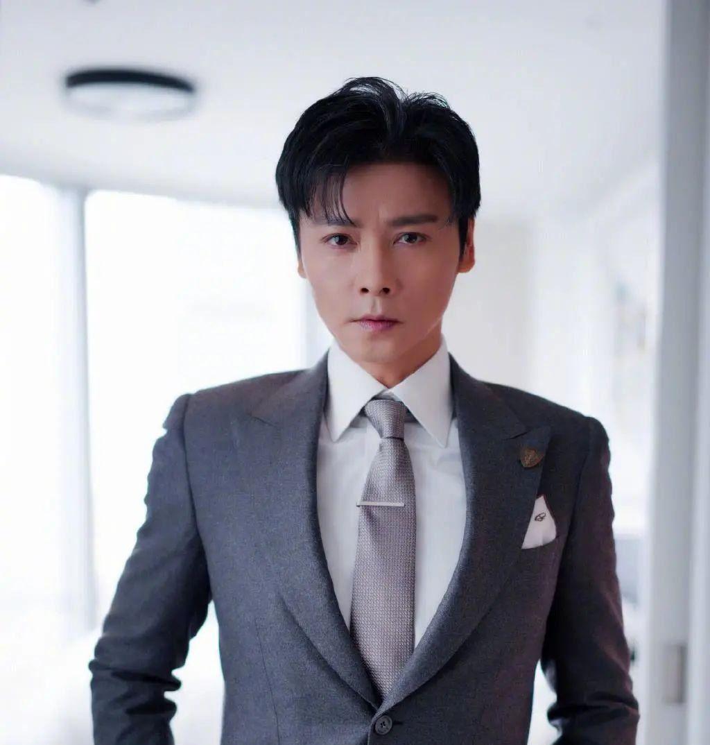 张晋:披荆斩棘的哥哥 张晋,看似高冷帅哥,实则是个地道的重庆娃.