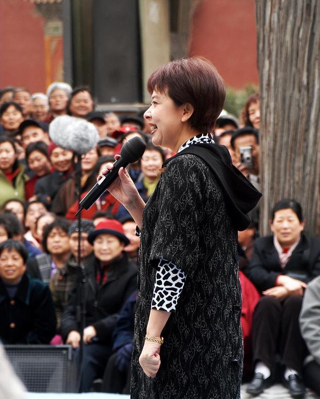 刘璐:人生转折 80年代备受瞩目的主持人刘璐,退休后患上精神疾病,如今