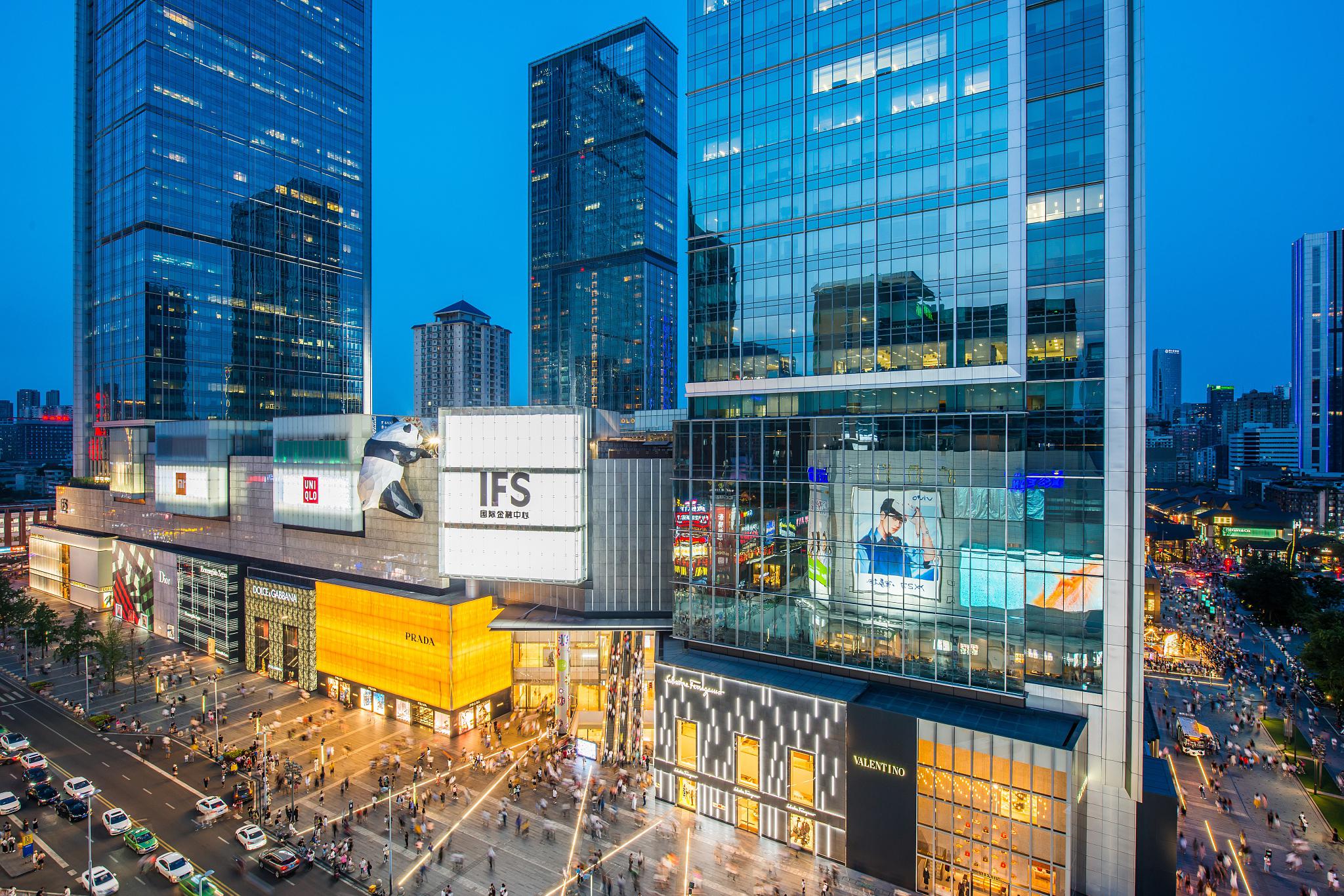 商业与文化的综合体 成都ifs,全称为成都国际金融中心,是集购物,餐饮
