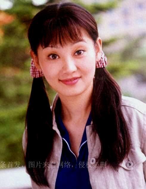 徐帆:不仅仅是冯小刚的妻子 徐帆是一位备受尊敬的演员,她的表演才华