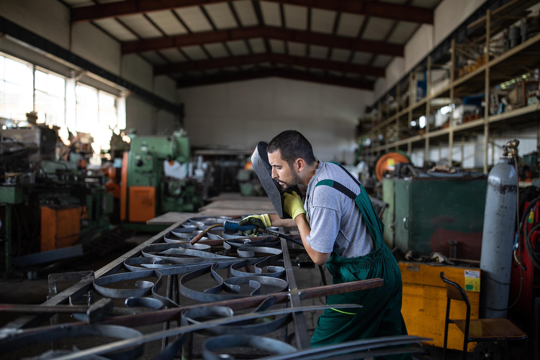 工地打工人如何狂赚数百万 阿生,一个90后的工地打工人,经过3年的沉淀