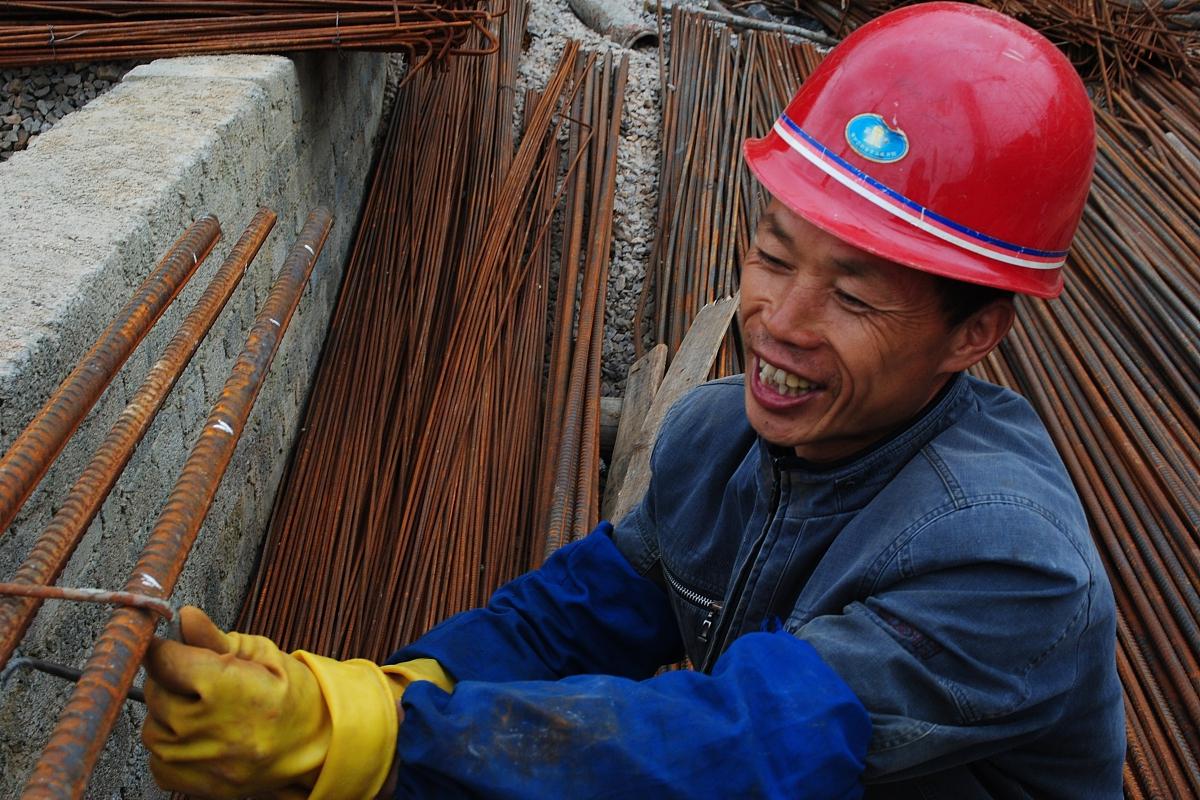 工地打工人如何狂赚数百万 阿生,一个90后的工地打工人,经过3年的沉淀