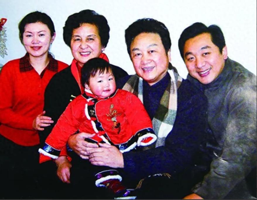 配音大师乔榛:生命中的三次考验 乔榛是中国电影配音界的传奇人物,他