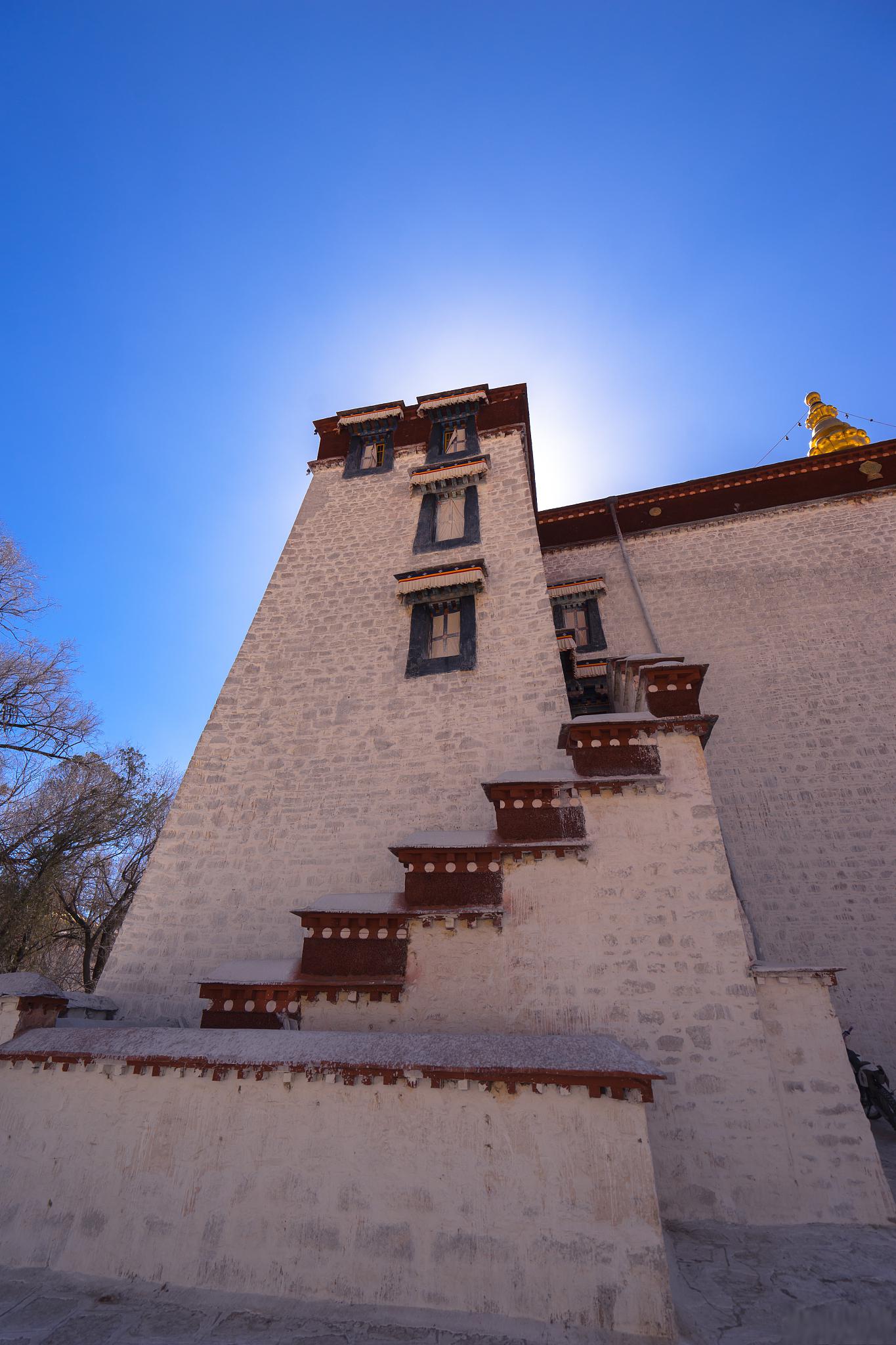 承德小布达拉宫 承德小布达拉宫,这座藏传佛教寺庙,位于河北省承德市