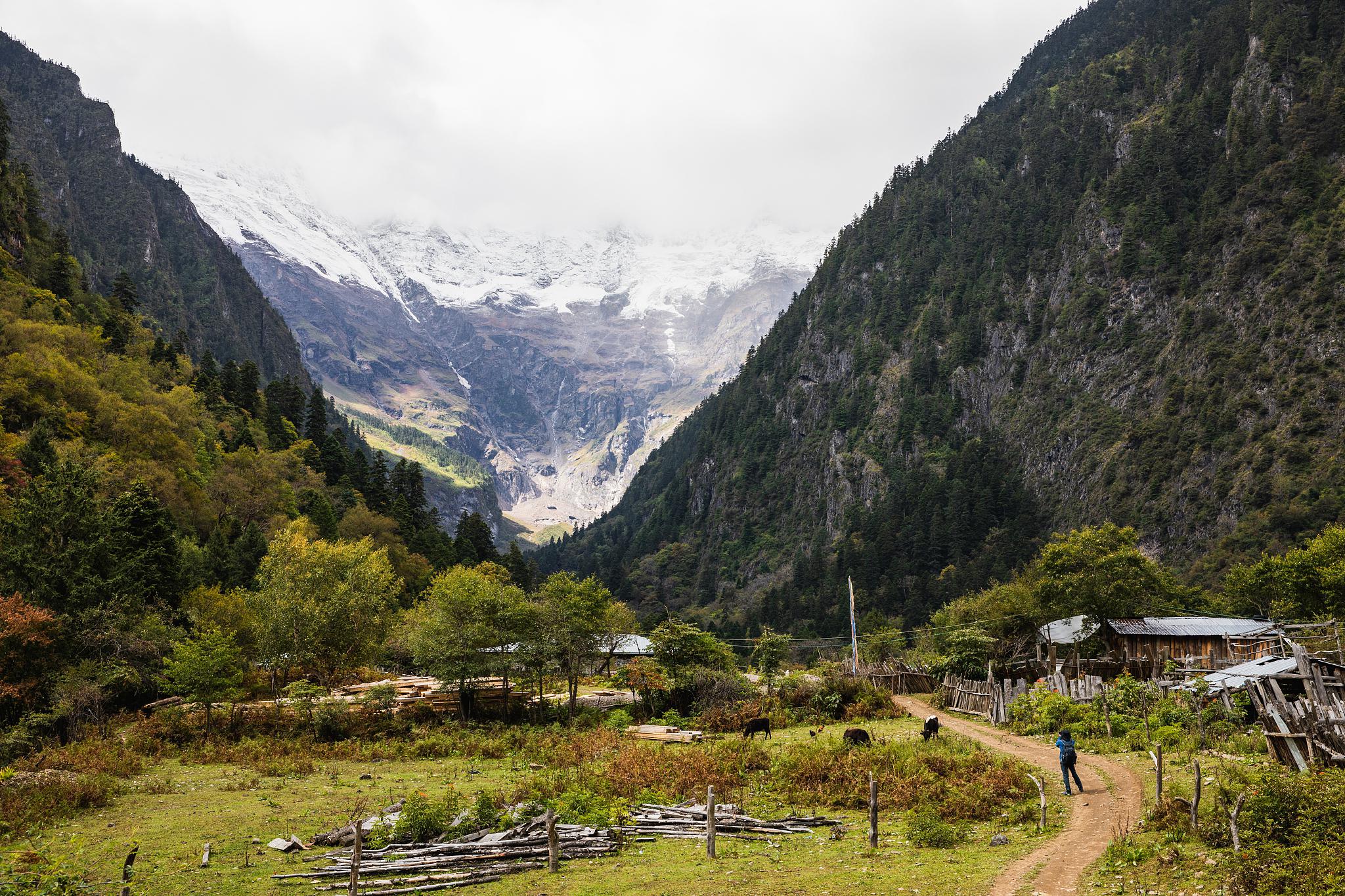 探寻秋天的天堂 雨崩,一个位于迪庆藏族自治州德钦县云岭乡的神秘之地