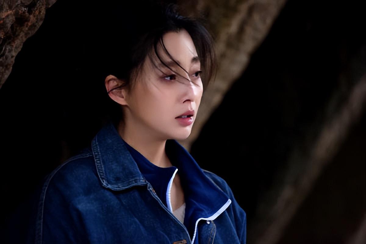 殷桃走红毯,身姿曼妙一眼误终身 殷桃的美,不是美,是媚,特别是嘴上的