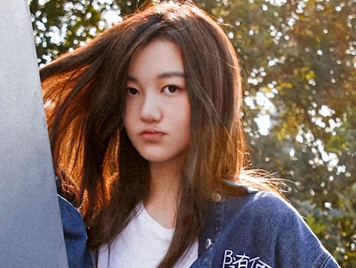 李嫣:美貌逆袭 李嫣,王菲的女儿,小时候因唇腭裂遭受歧视,但如今她