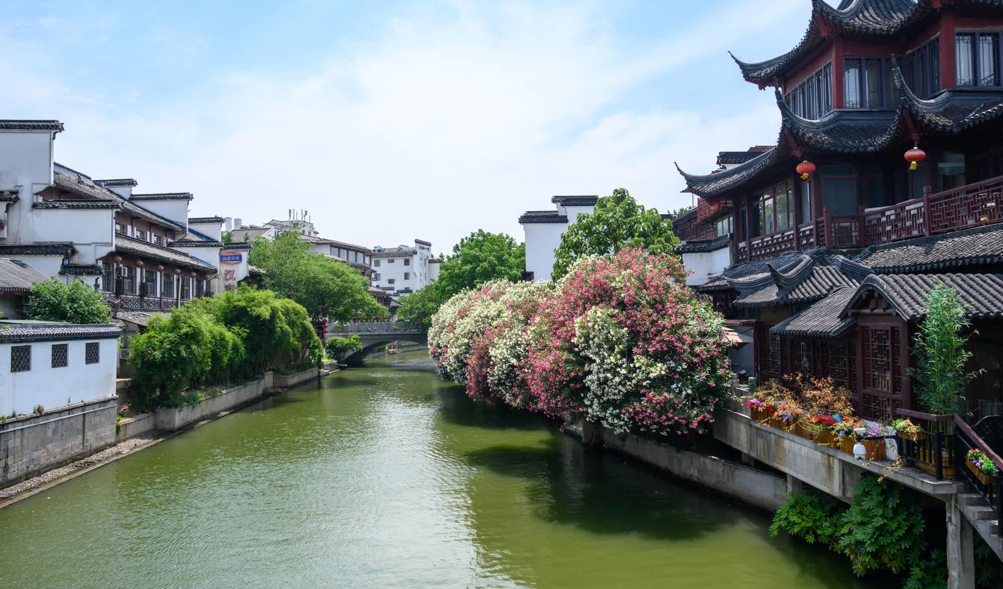 南京西安门遗址公园 南京是一座历史悠久的城市,拥有丰富的文化遗产.