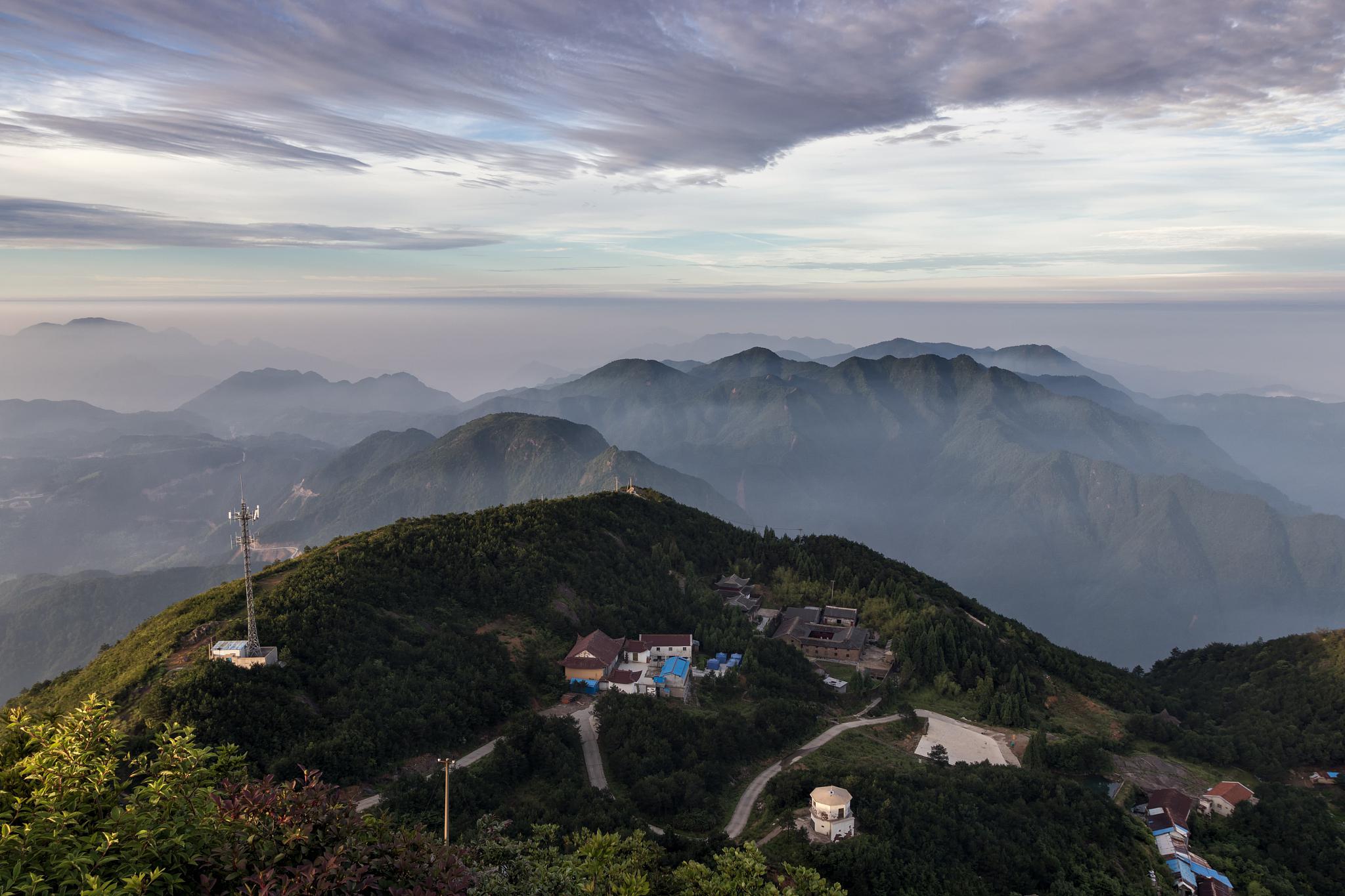 台湾最高的山图片