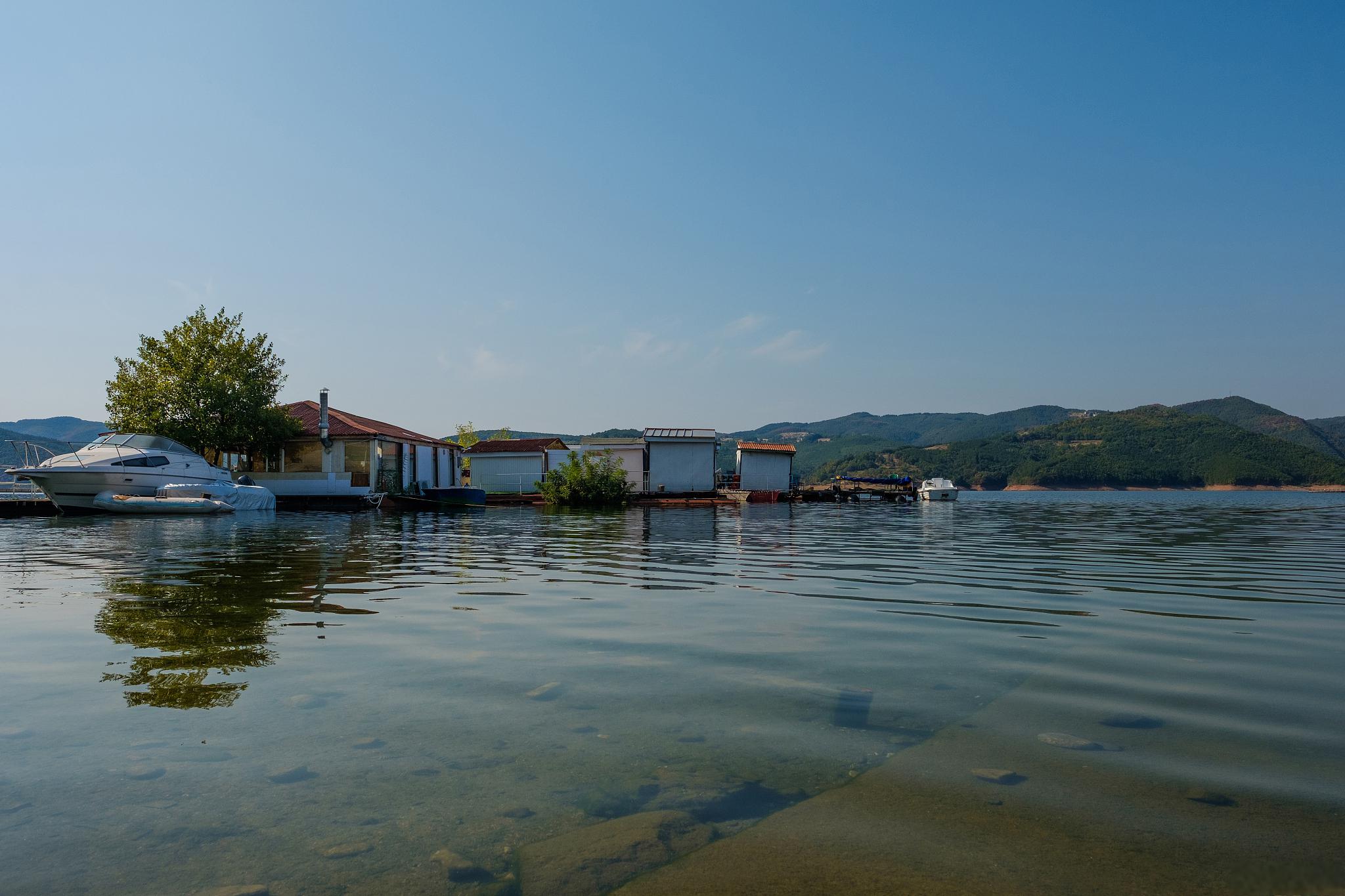 太平湖旅游攻略 太平湖,位于安徽省黄山市黄山区,是黄山旅游区的精华