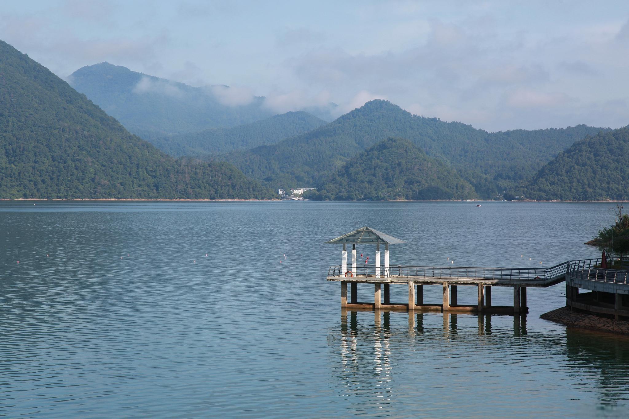 太平湖旅游攻略 太平湖,位于安徽省黄山市黄山区,是黄山旅游区的精华