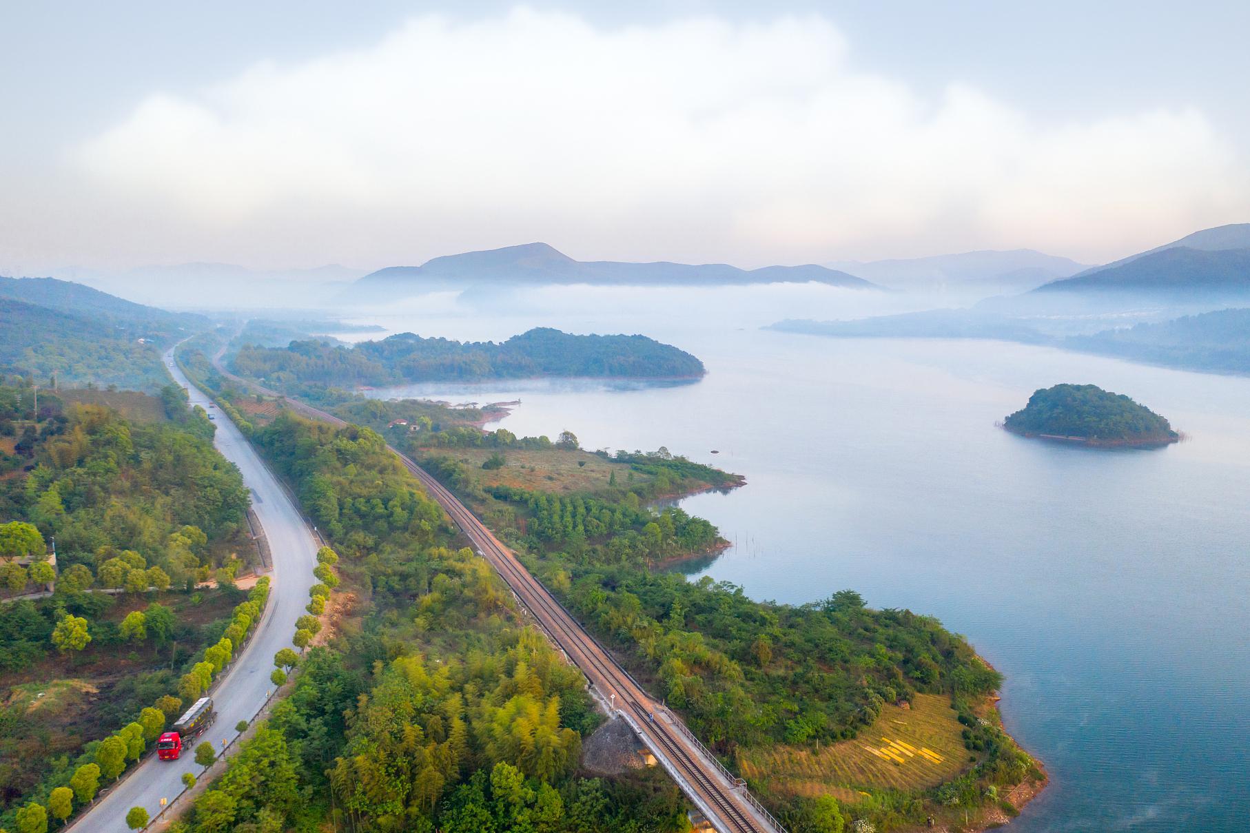太平湖旅游攻略 太平湖,位于安徽省黄山市黄山区,是黄山旅游区的精华