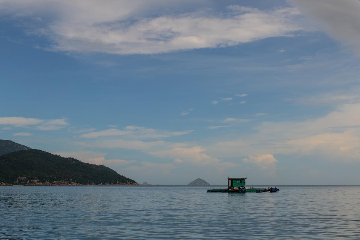 雨天游览抚仙湖攻略 抚仙湖,位于中国云南省玉溪市澄江市,是中国最大