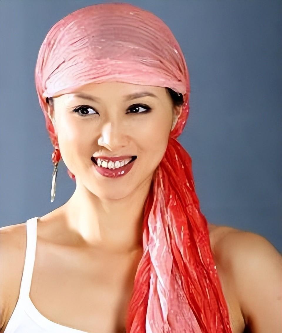 白珊:演艺生涯与家庭之间的平衡 白珊是一位资深演员,她的演艺生涯从