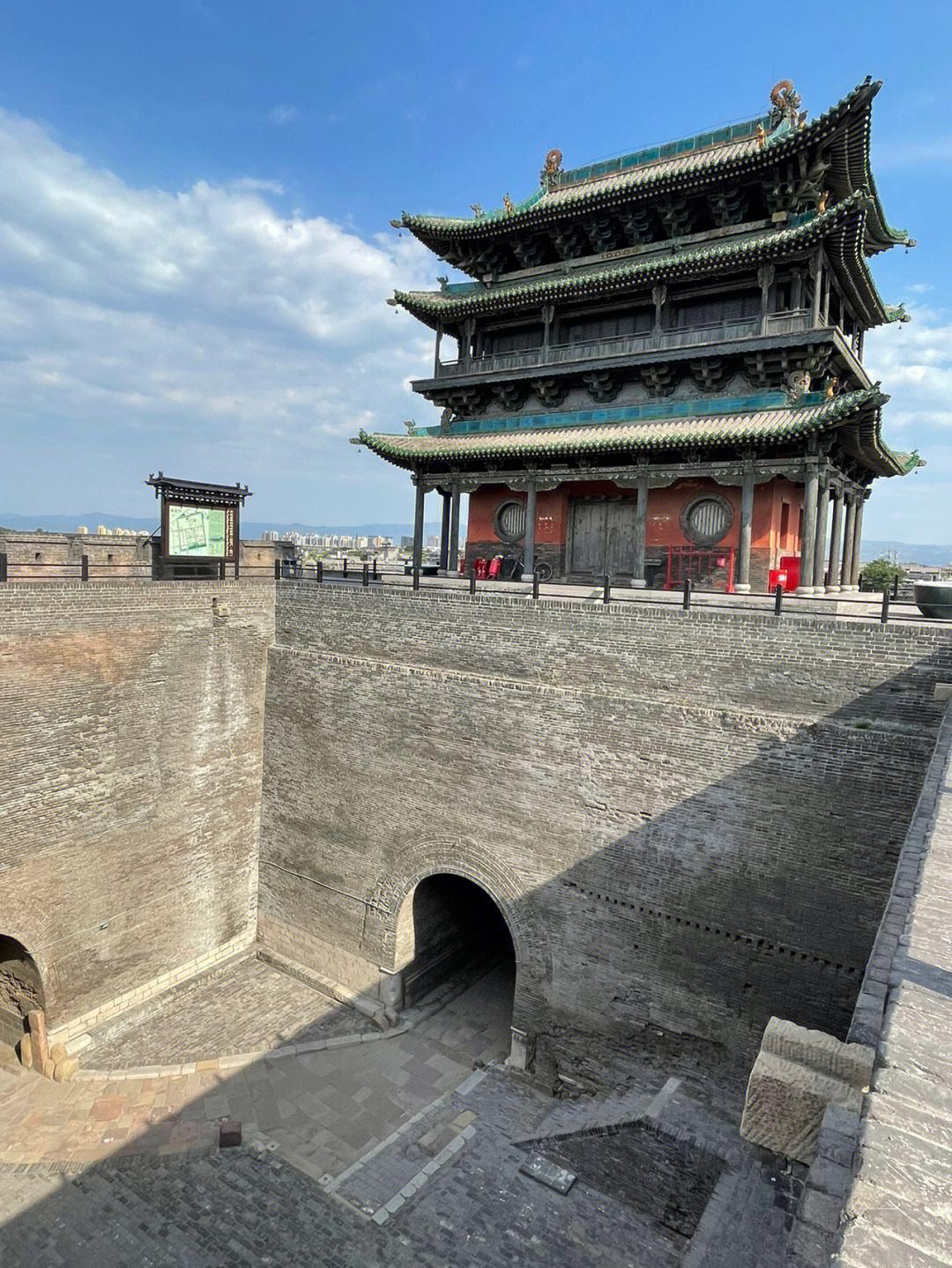 平遥古城值得游览的景点 平遥古城位于山西省,是中国保存最完整的古城