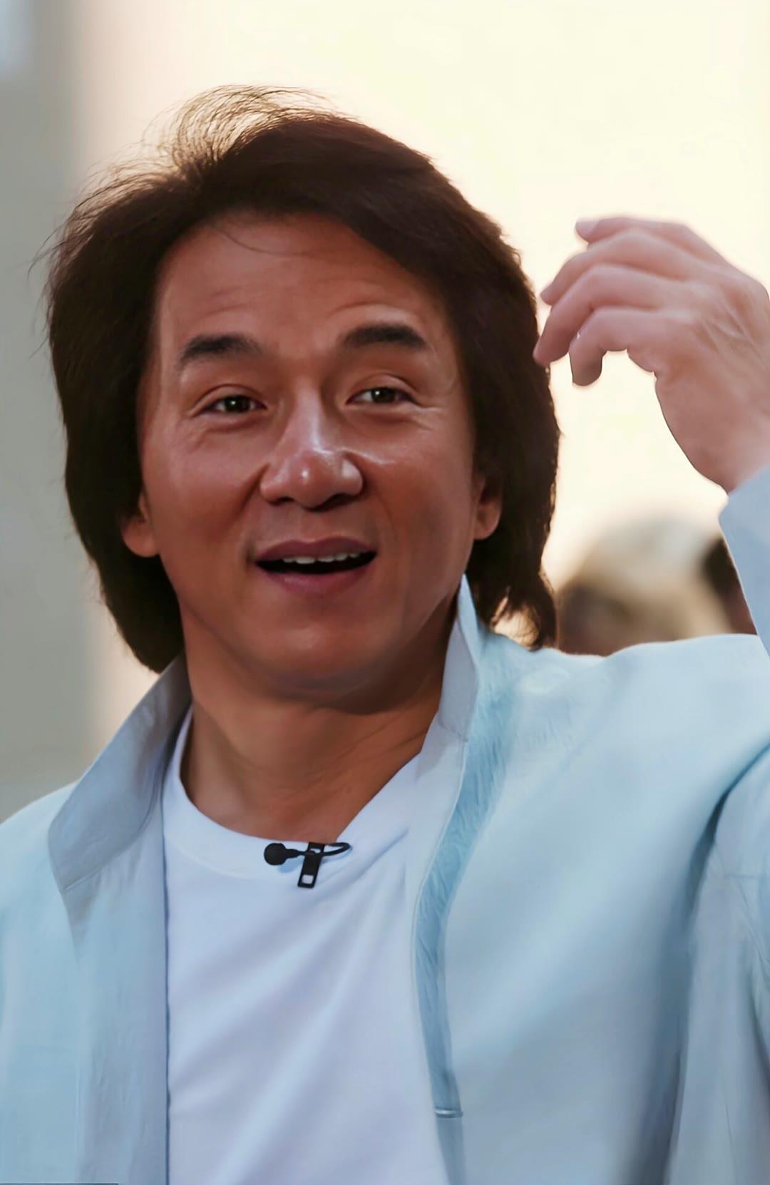 成龙:功夫片之王 成龙,中国著名男演员,导演,制作人,编剧,动作指导