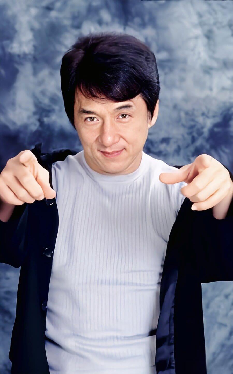 成龙:功夫片之王 成龙,中国著名男演员,导演,制作人,编剧,动作指导