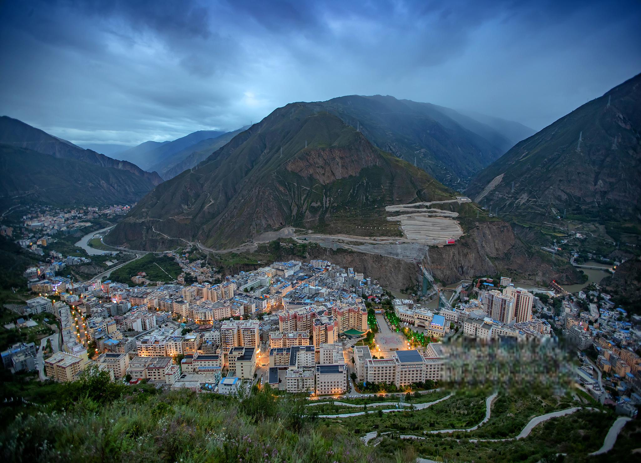 阿坝藏族羌族自治州旅游攻略 阿坝藏族羌族自治州,一个充满神秘色彩的