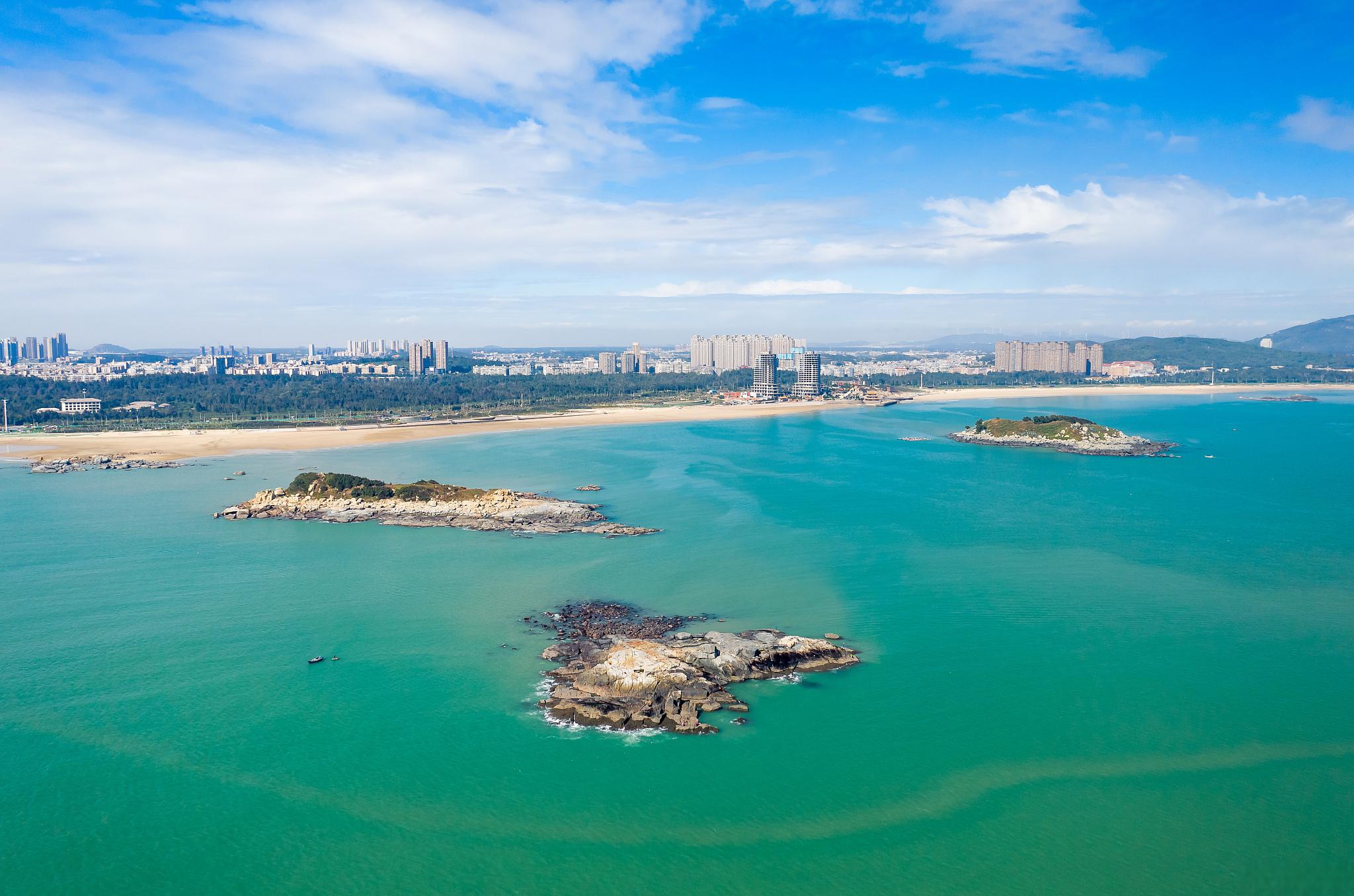 平潭岛旅游攻略 平潭岛位于中国福建省福州市,是一个美丽的海岛旅游