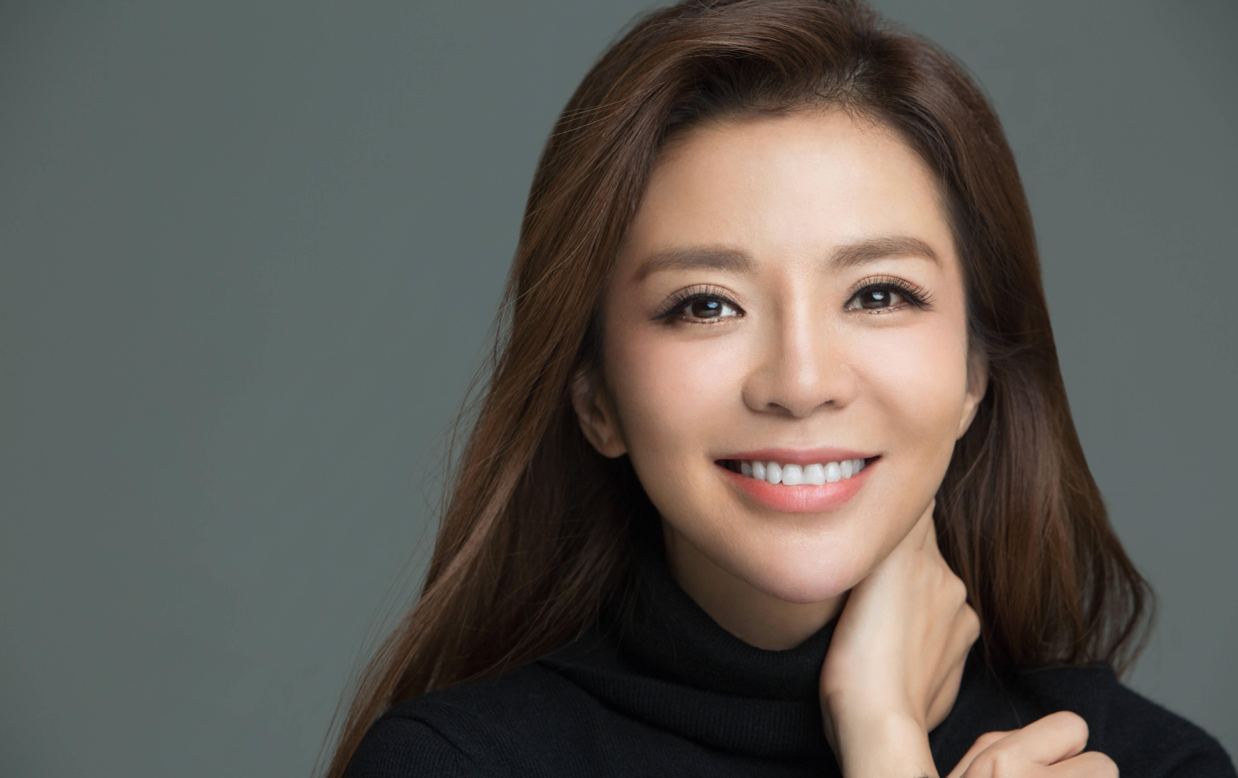 朱迅退休:一个时代的结束 50岁著名主持人朱迅宣布退休,这个名字伴随