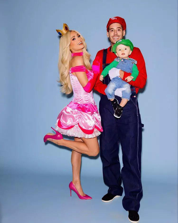 帕丽斯·希尔顿42岁的名媛在11月24日宣布了二胎女儿伦敦的出生,这位