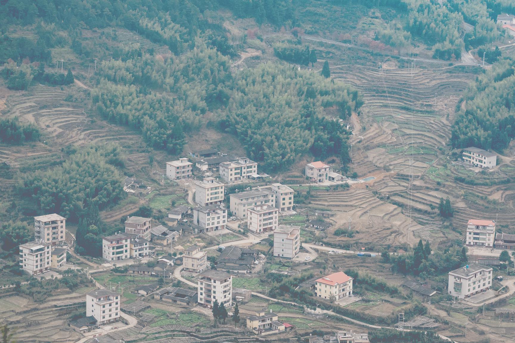 秋日环游指南:浙江平阳坑镇旅游攻略 在浙江省温州市平阳县,有一个被