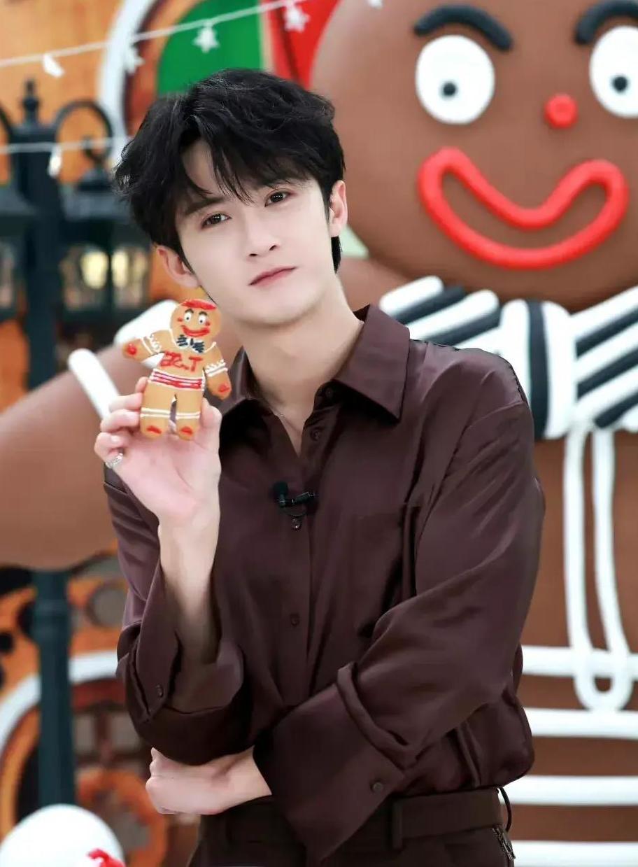 1娱乐新鲜事 吴磊新造型亮相东京国际电影节闭幕式,赵露思在新剧《白