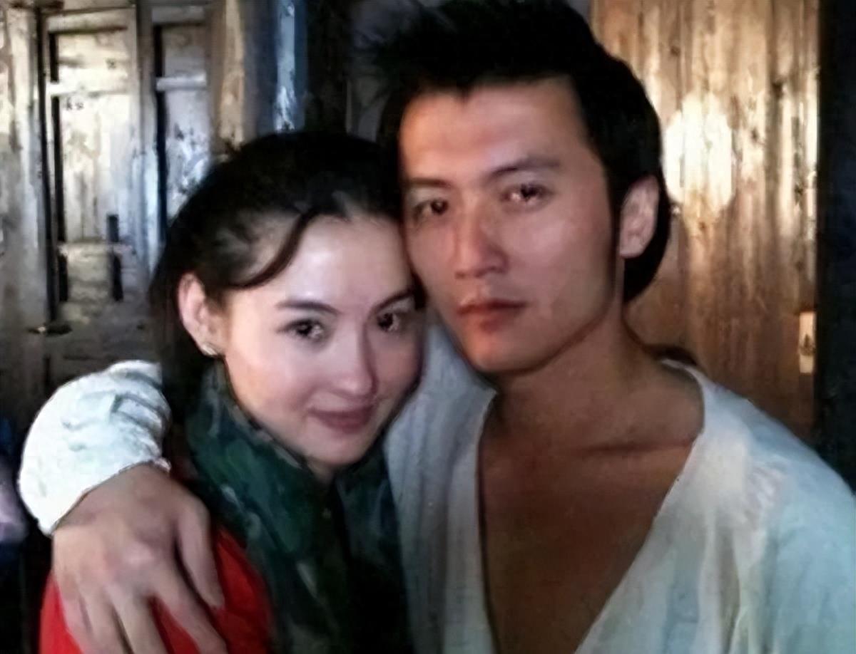 谢霆锋王菲:爱情的起伏 谢霆锋和王菲的感情故事,可以说是娱乐圈中最