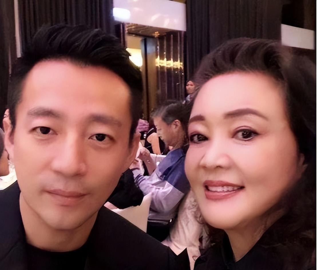 张兰:家庭与事业的平衡 张兰奶奶,一个曾经的女强人,一手打造了俏江南