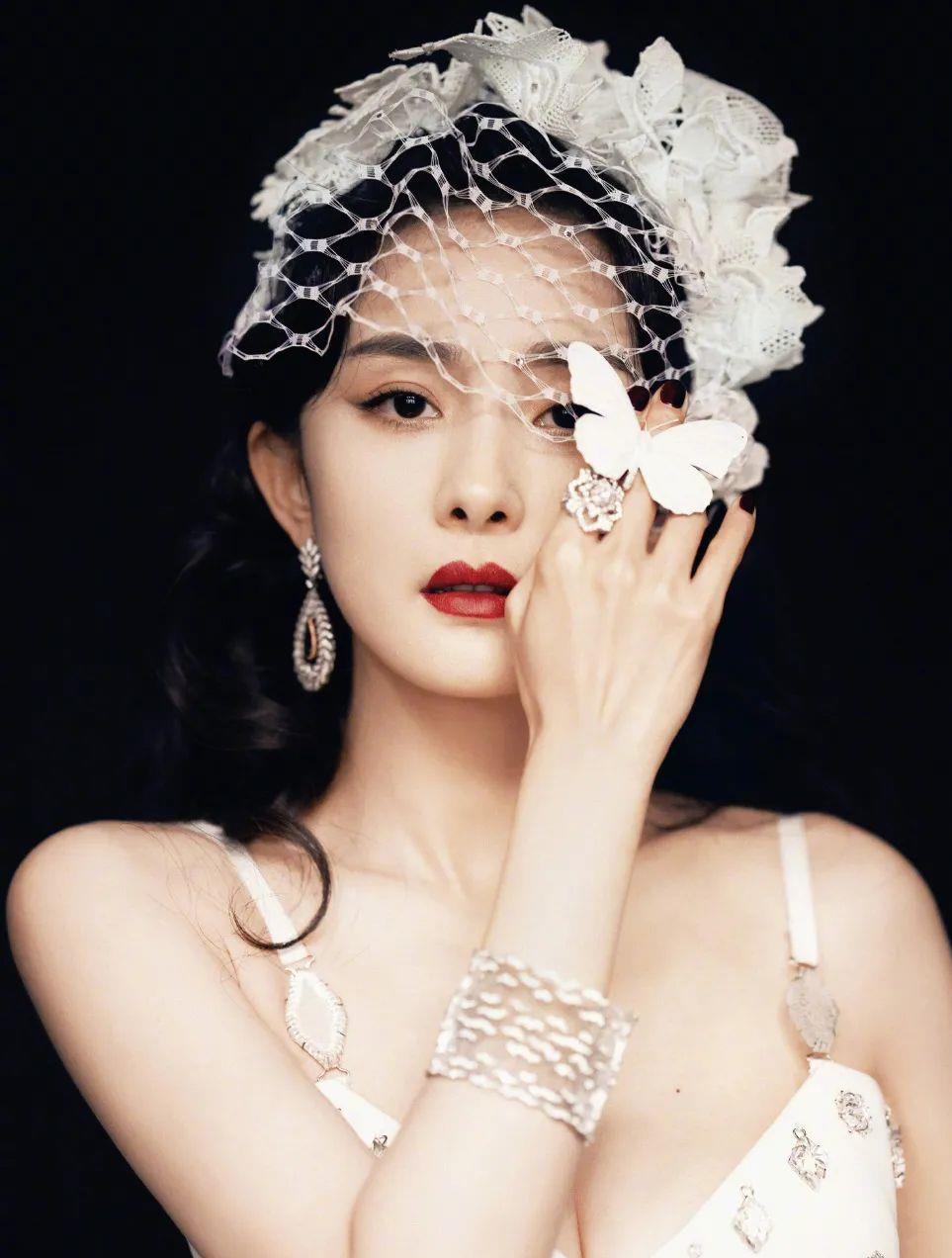 17岁的杨幂:一句话让工资涨了100倍 2003年,一则摩托车广告给当时年仅