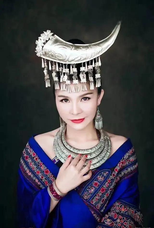 张丽娅成为贵州酱酒形象大使 贵州酱酒厂与华语歌手张丽娅签订合同