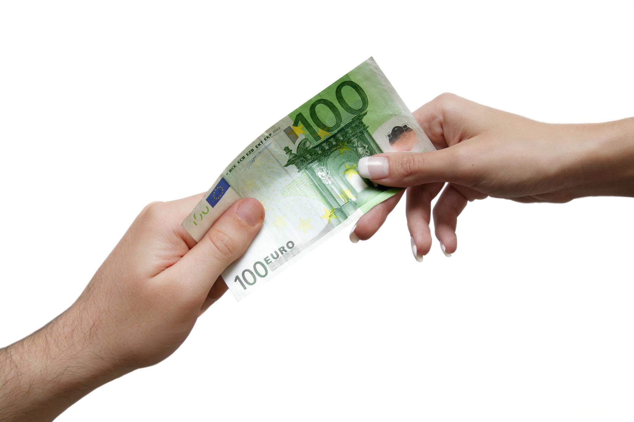 李佳琪道歉,直播间的东西不要买 李佳琪公司一年净利