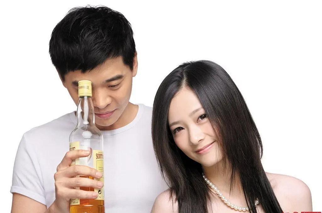 一家四口幸福美满 沈陶然是一名演员,也是一名编剧,她的老公林继东是