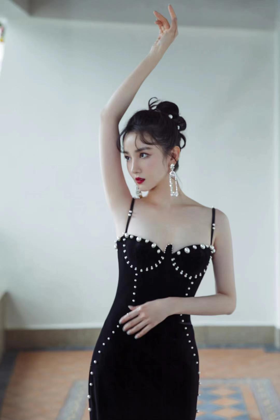 陈小纭:温柔与亲和的力量 陈小纭的美不仅仅是外貌的美,更是她温柔而