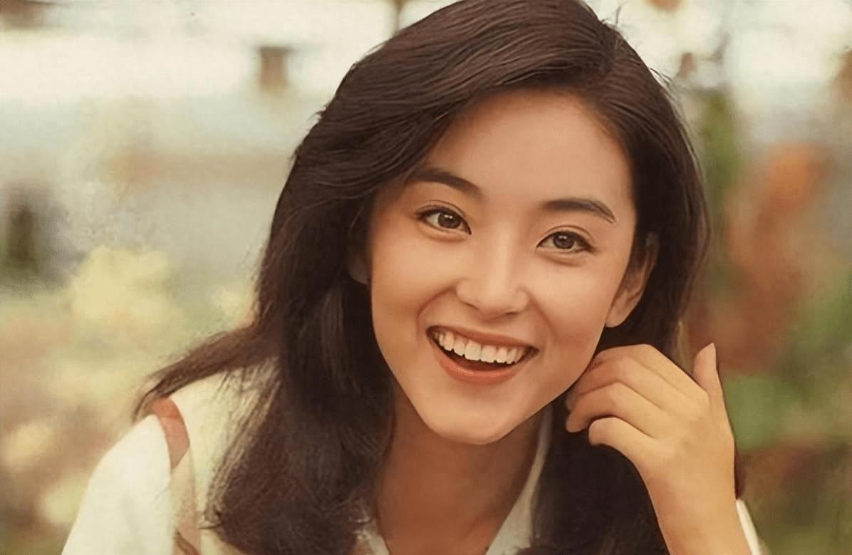 林青霞:一个永远美丽的传奇 林青霞的神情呆滞引起了众人的质疑,然而
