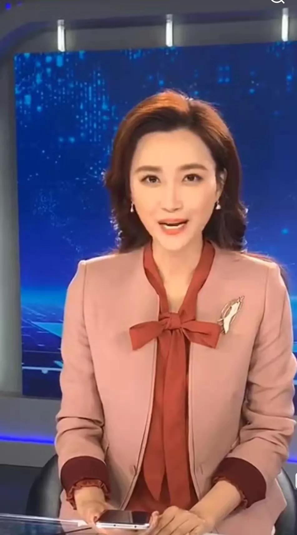 林彬:广东台第一美女主持 林彬,广东台《珠江新闻》的主持人,以出色的