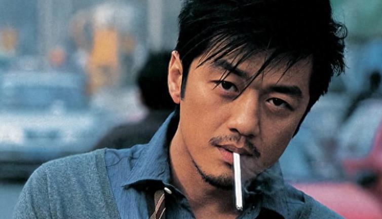 李亚鹏:梦想与现实的巨大差距 李亚鹏,曾是唐朝乐队的领唱,凭借不错的