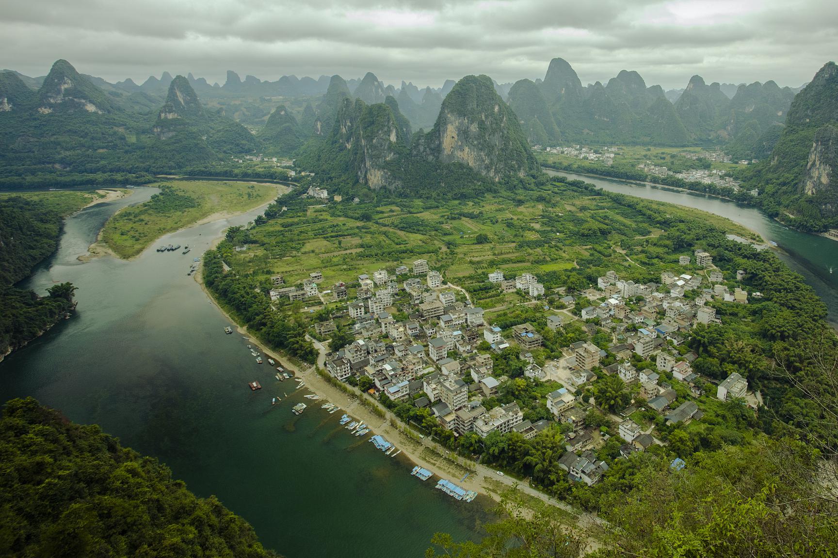 桂林作为中国著名的旅游城市,以其独特的山水风光和悠久的历史位