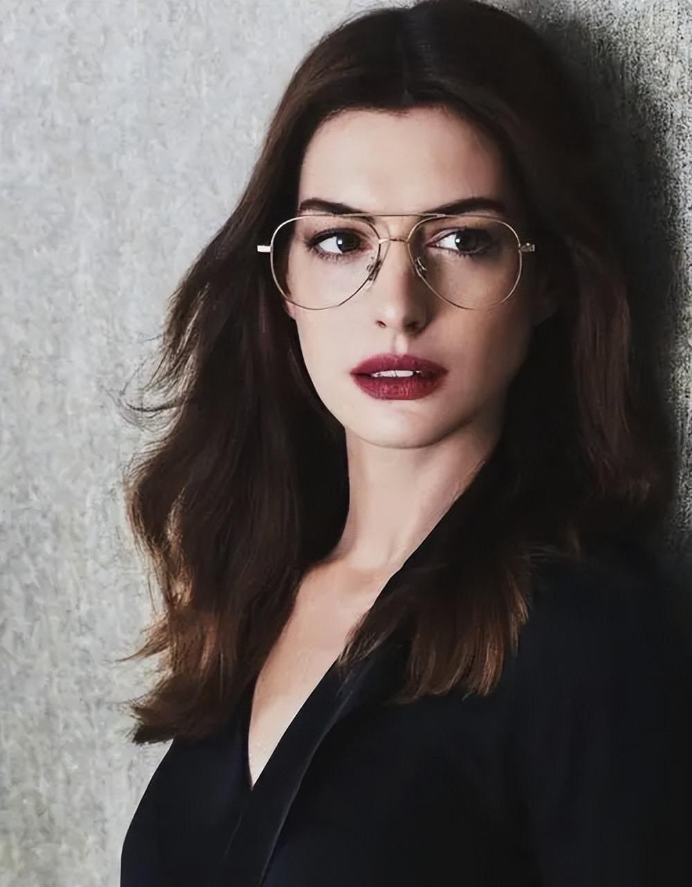 安妮海瑟薇:优雅女神 安妮·海瑟薇,优雅美丽的女演员,出色的演技和